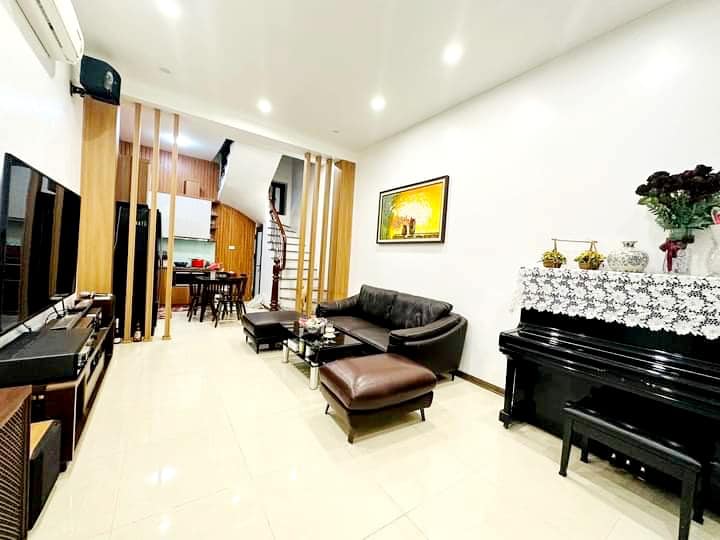 3 thoáng, chủ tự xây, cách phố 35m, bán nhà Xã Đàn