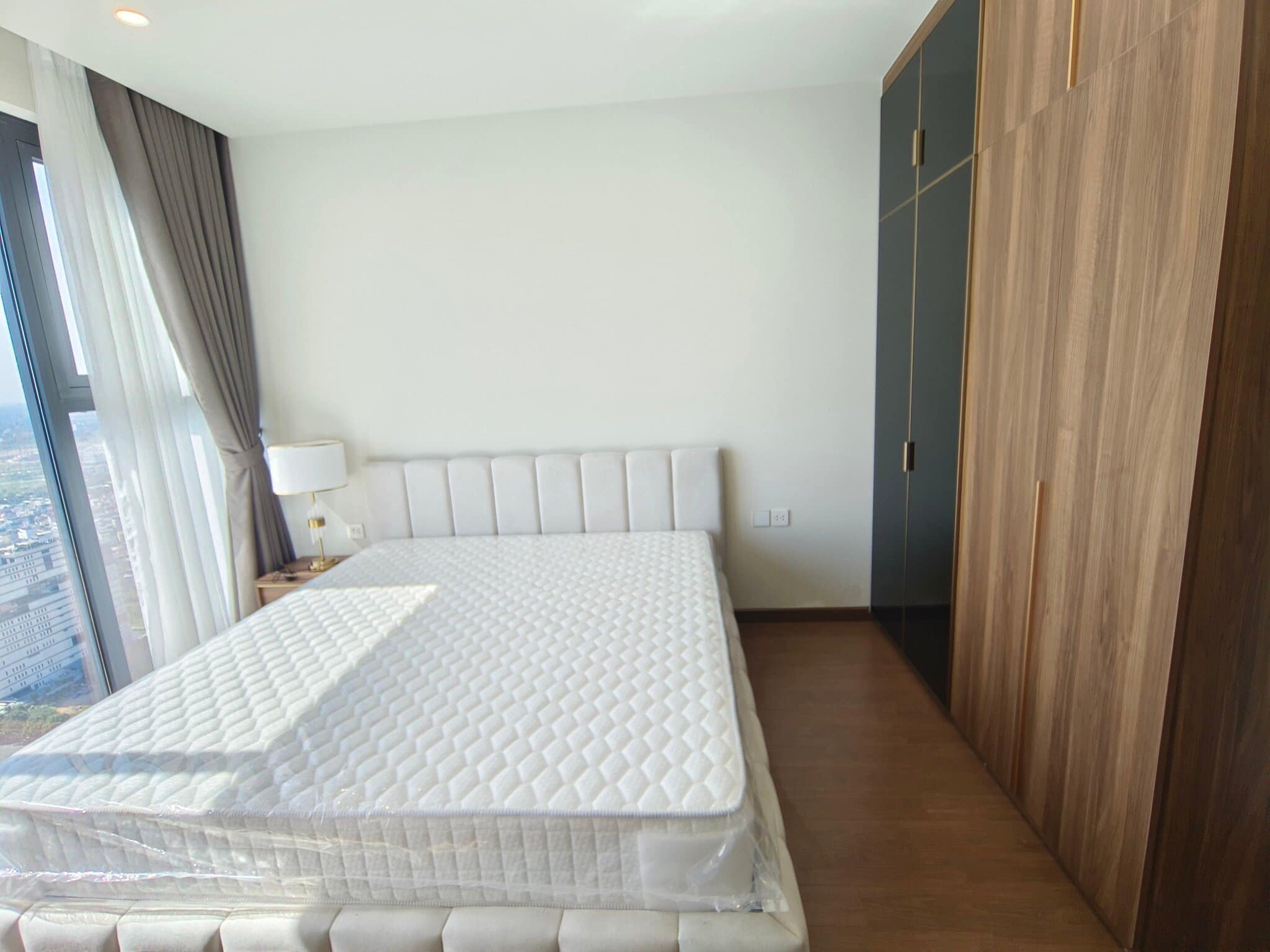 Cho thuê chung cư Vinhomes Skylake 3 phòng ngủ, đủ nội thất, có slot ô tô 27tr