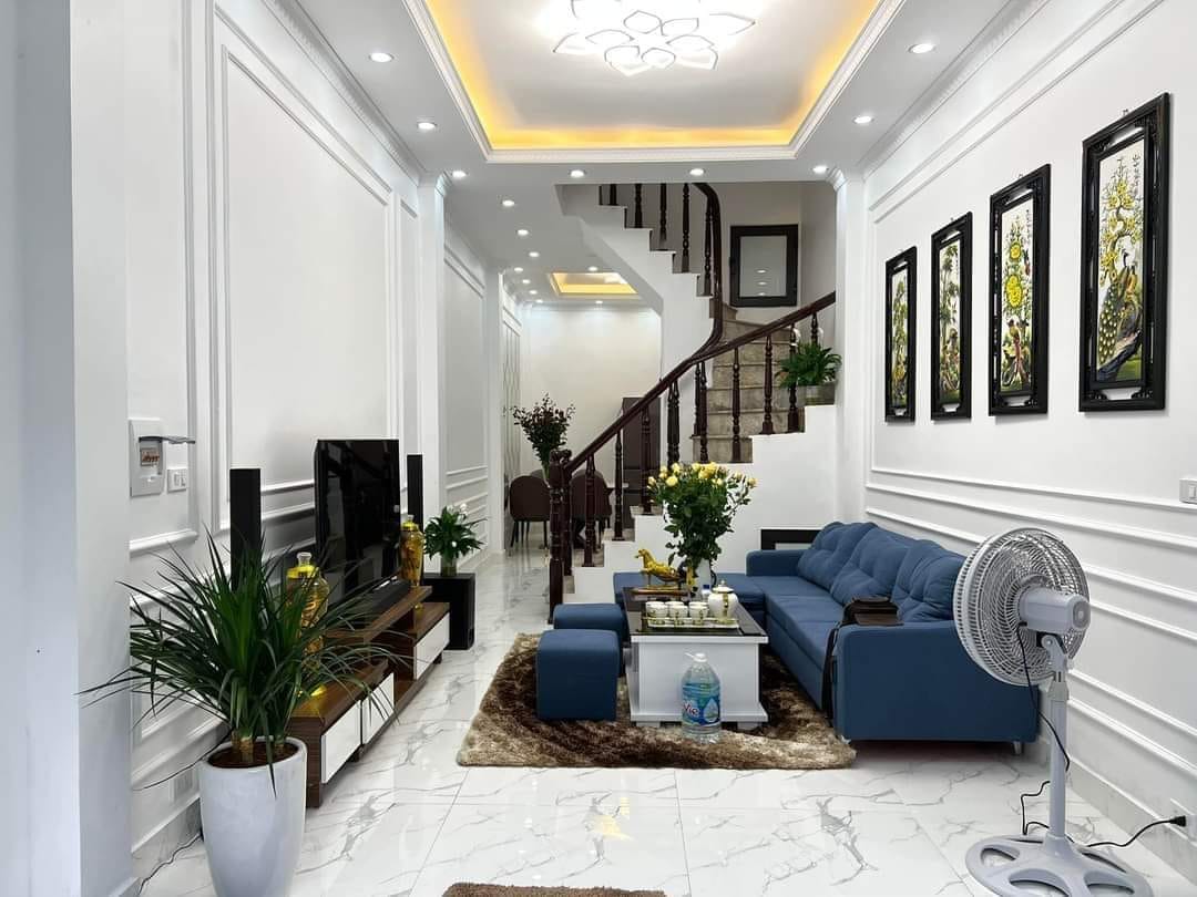 Bán nhà Đống Đa, gần bãi ô tô, cách ô tô 20m, ở ngay, bán nhà Đặng Văn Ngữ