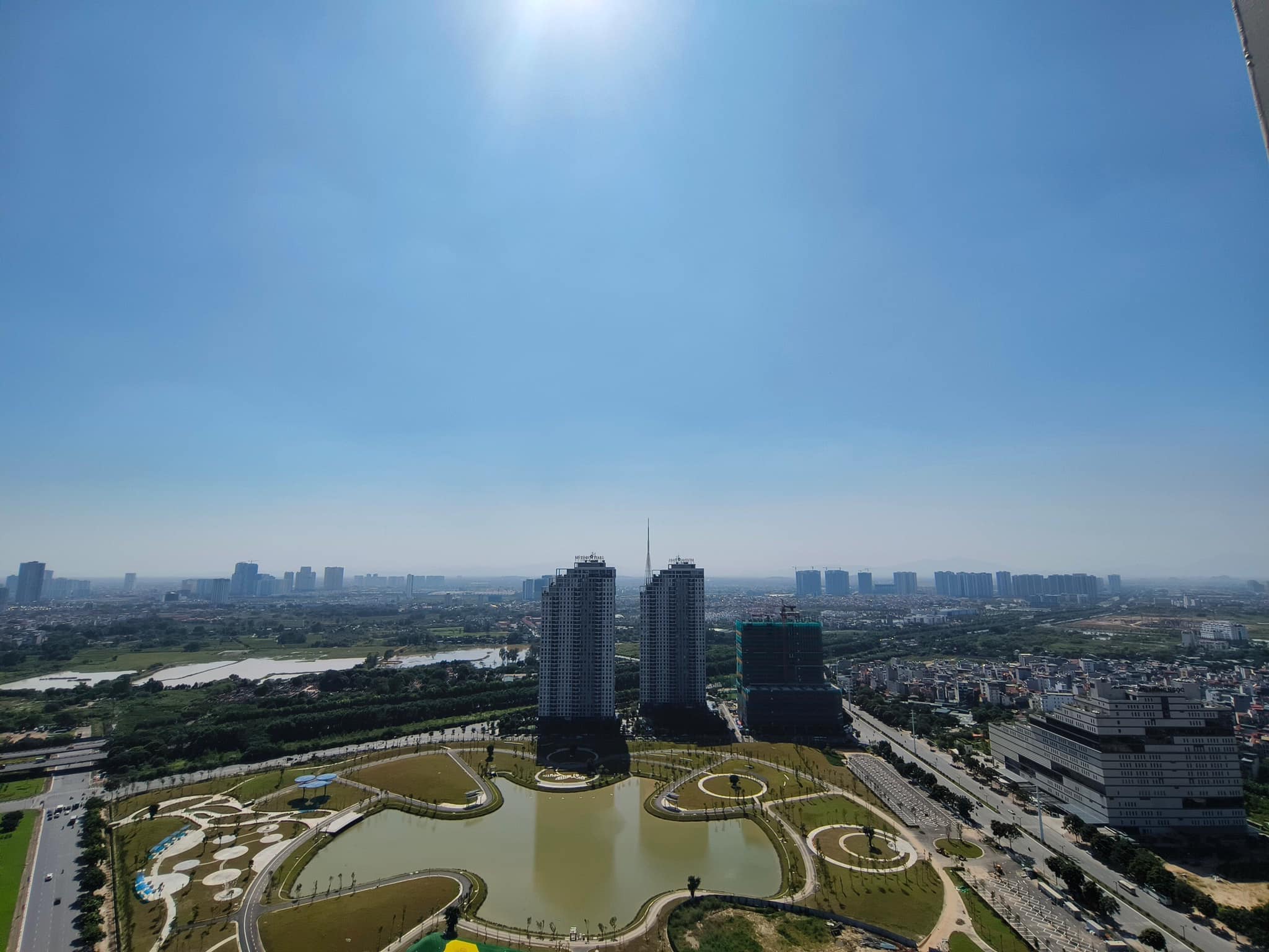 Cho thuê chung cư Vinhomes Skylake 3 phòng ngủ, đủ nội thất, có slot ô tô 27tr