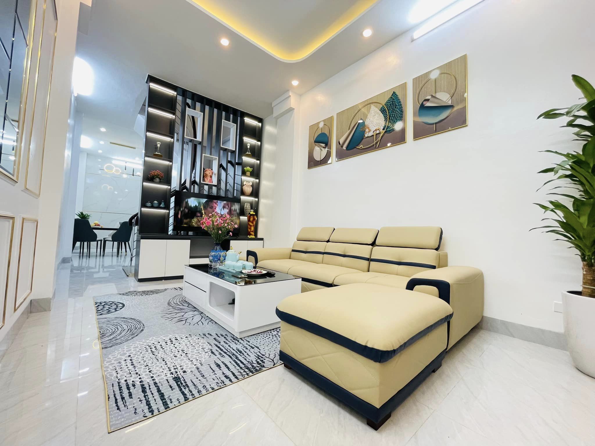 Ô tô 15m, đẹp ở ngay, tặng full nội thất bán nhà ngõ 102 Trường Chinh