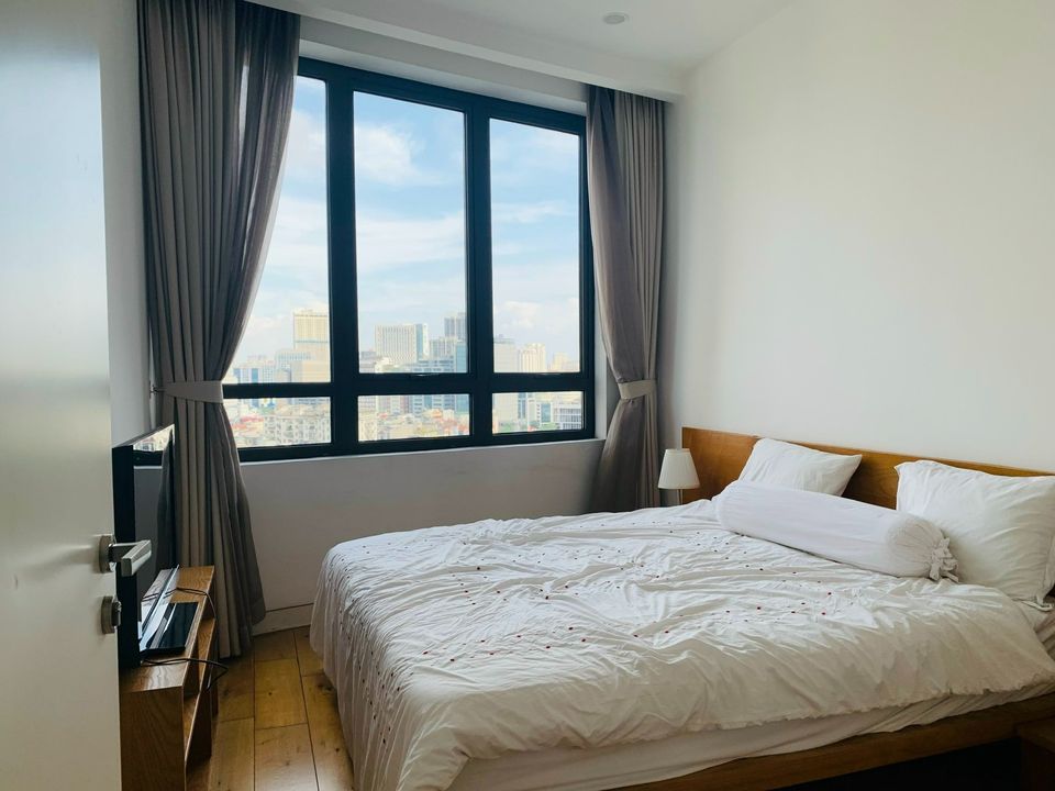 Cho thuê chung cư The Emerald 4 PN  152m2 cao cấp chỉ 1400USD