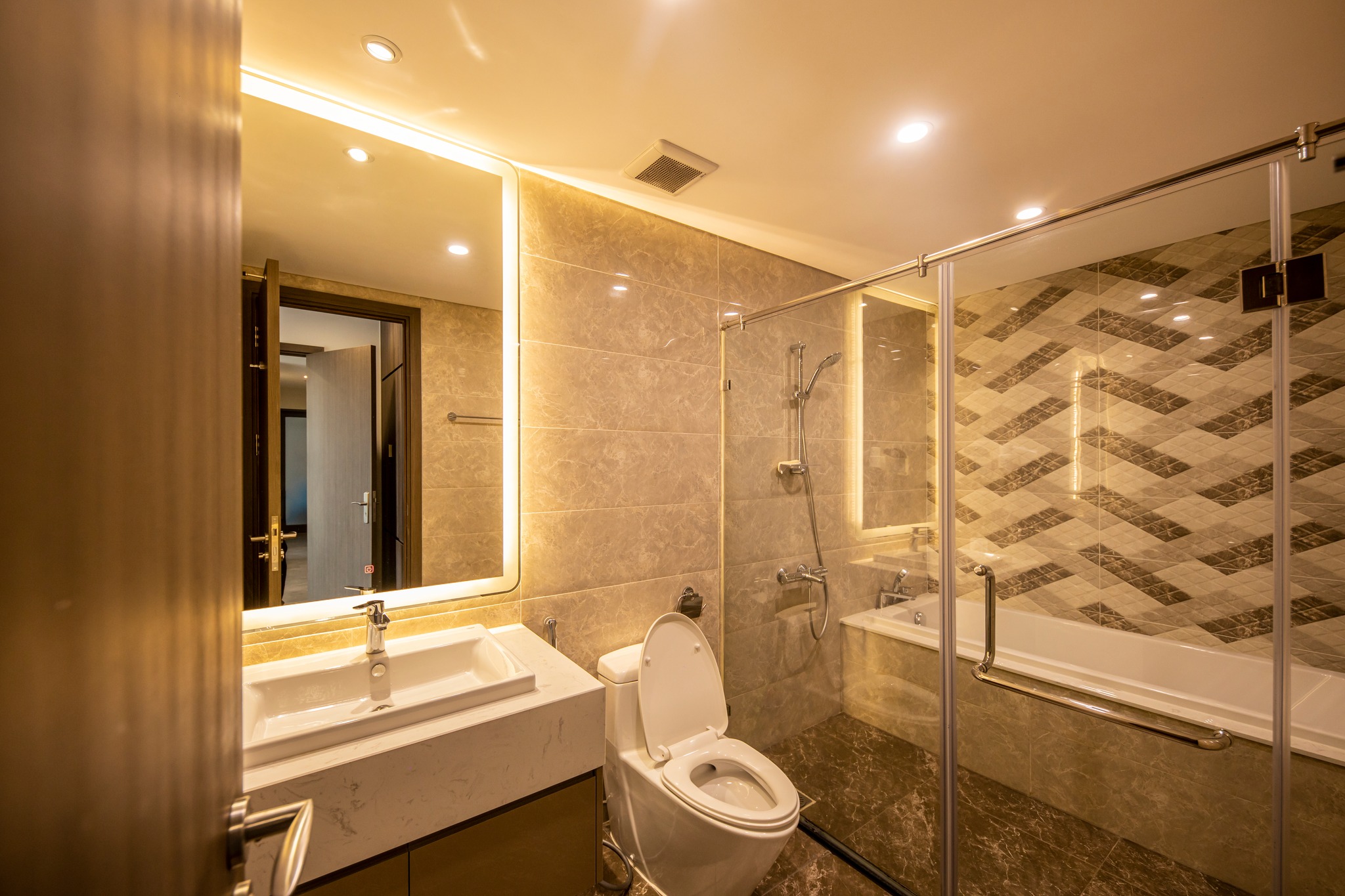 Chủ nhà cho thuê gấp Sun Square Mỹ Đình 95m2, 3N full đồ đẹp căn góc vào luôn 14.5tr/th 09