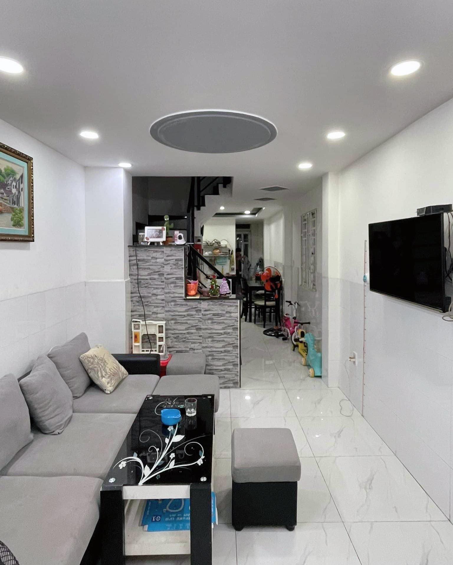 Bán nhà shr 48m2 3tang Phạm Văn Bạch , ngay sân golf Tân Sơn Nhất 3ty nhỉnh 0932030061