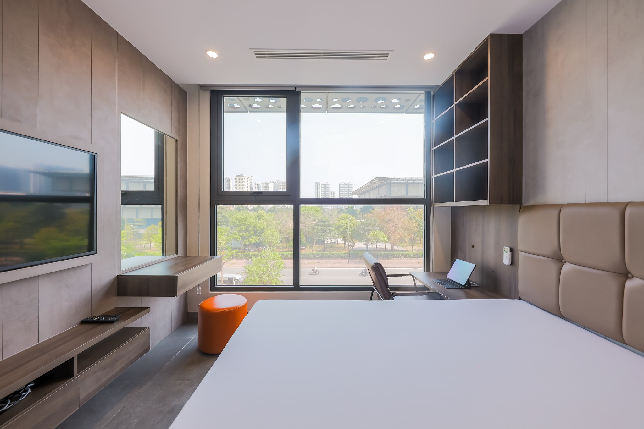 Chủ nhà cho thuê gấp Sun Square Mỹ Đình 95m2, 3N full đồ đẹp căn góc vào luôn 14.5tr/th 09