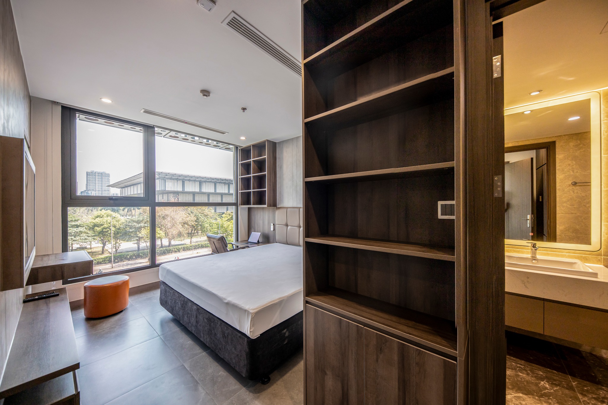 Chủ nhà cho thuê gấp Sun Square Mỹ Đình 95m2, 3N full đồ đẹp căn góc vào luôn 14.5tr/th 09