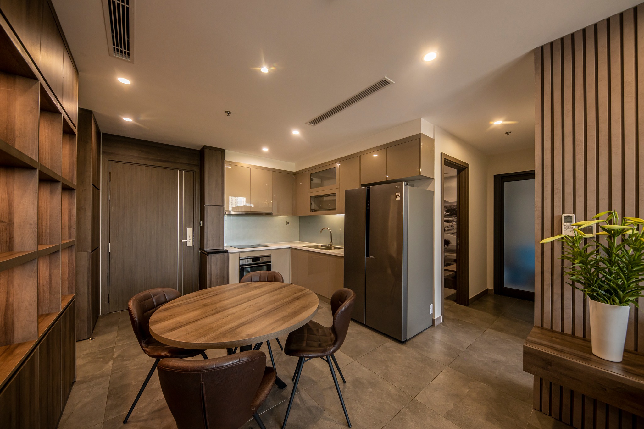 Chủ nhà cho thuê gấp Sun Square Mỹ Đình 95m2, 3N full đồ đẹp căn góc vào luôn 14.5tr/th 09