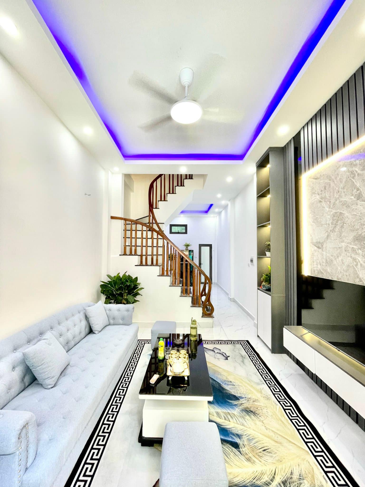 Cần bán nhà ngõ ba gác, thẳng tưng, thoáng sạch, tặng full nội thất đẹp ở ngay