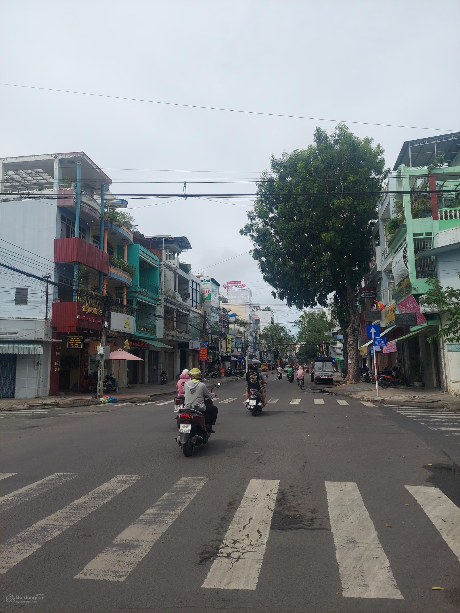 Bán nhà phố mặt tiền phường Phước Tiến, TP Nha Trang giá tốt