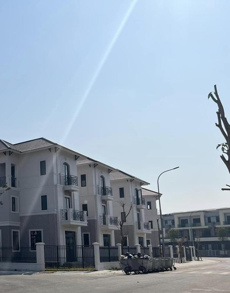 Bán gấp 1 căn shophouse view biệt thự và công viên triệu đô chỉ 7.4 tỷ ở Bắc Ninh