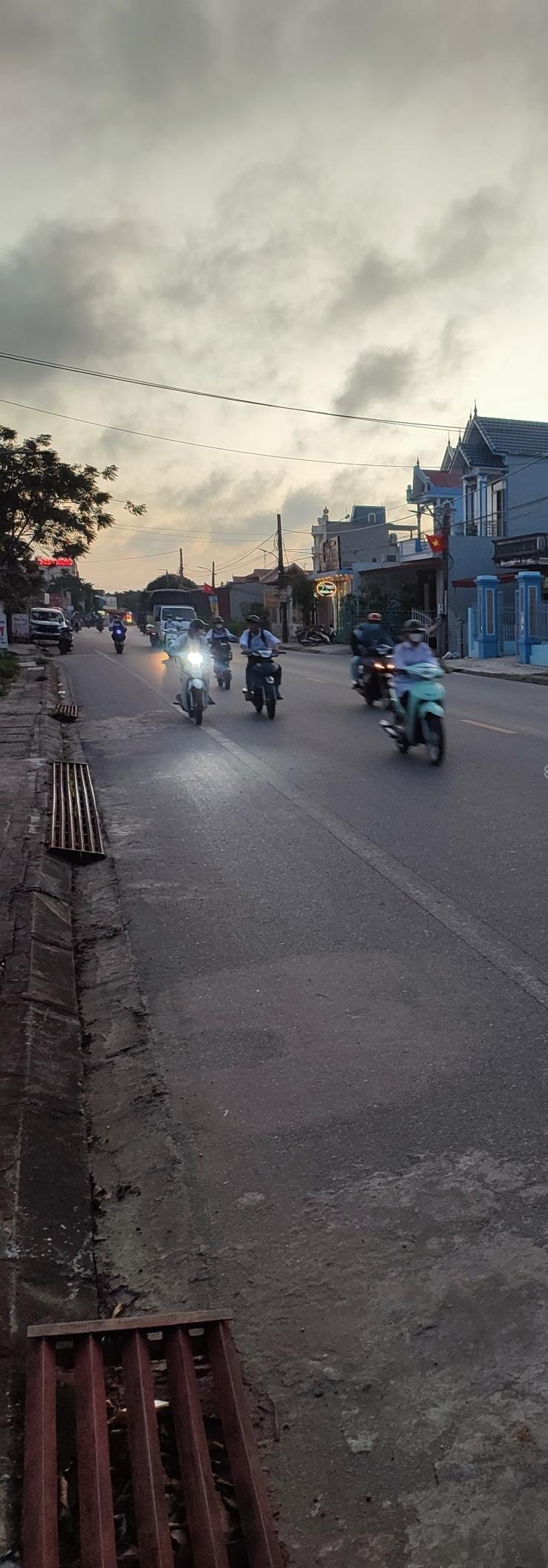 Cần bán nhà phố Giao Thủy, Nam Định giá tốt khu đông dân cư