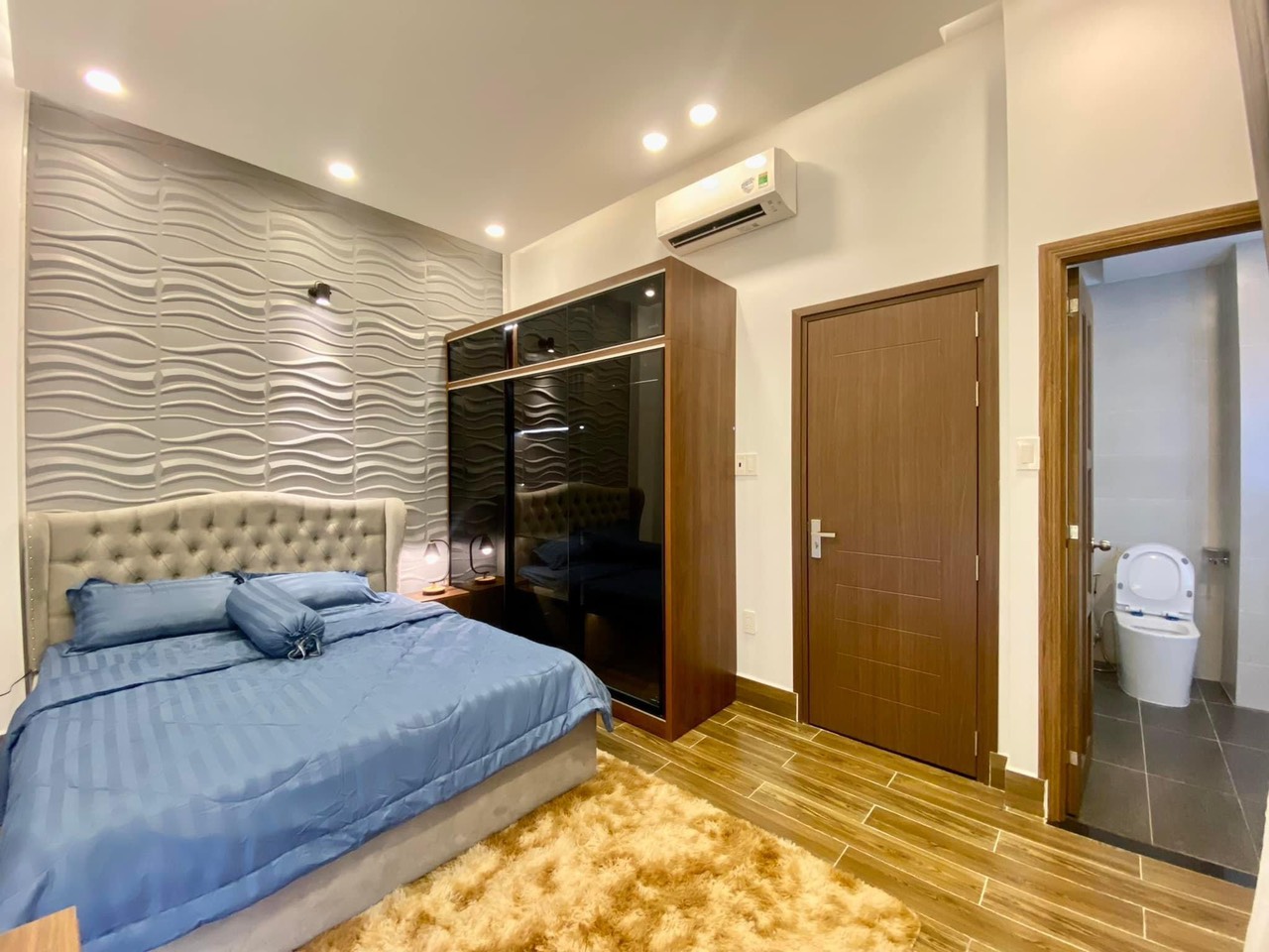 Gò Vấp
Nhà MT Nguyễn Thái Sơn, 4 tầng 248m², giá chỉ có 14.2 tỷ