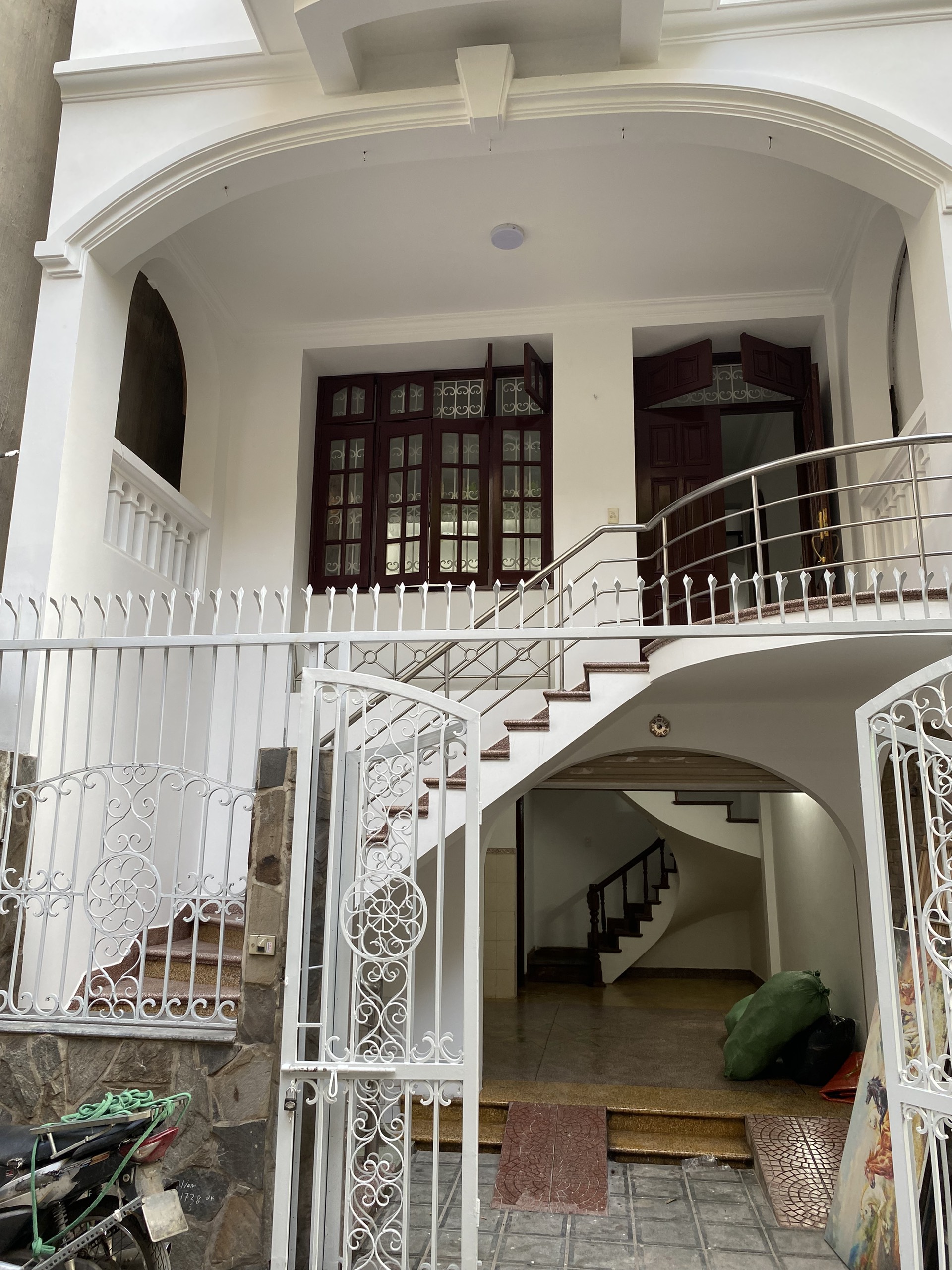 Chính chủ bán nhà riêng Lạc Long Quân ô tô vào tận nhà, giá chỉ 10 tỷ