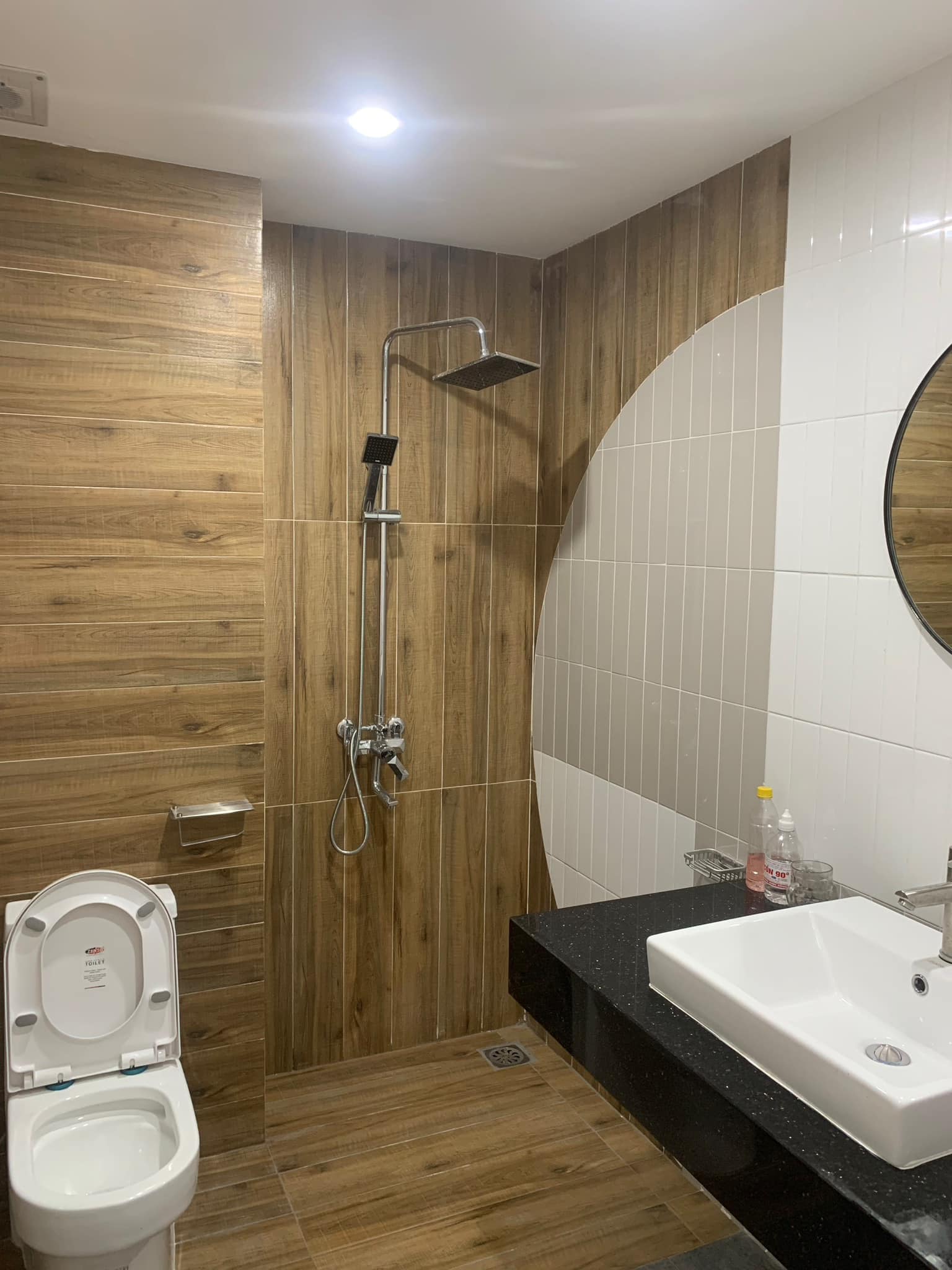 Nhà đẹp ở luôn, trước nhà rộng 2,5m, gần bãi gửi xe ô tô, 40m2 giá chỉ 6.3 tỷ