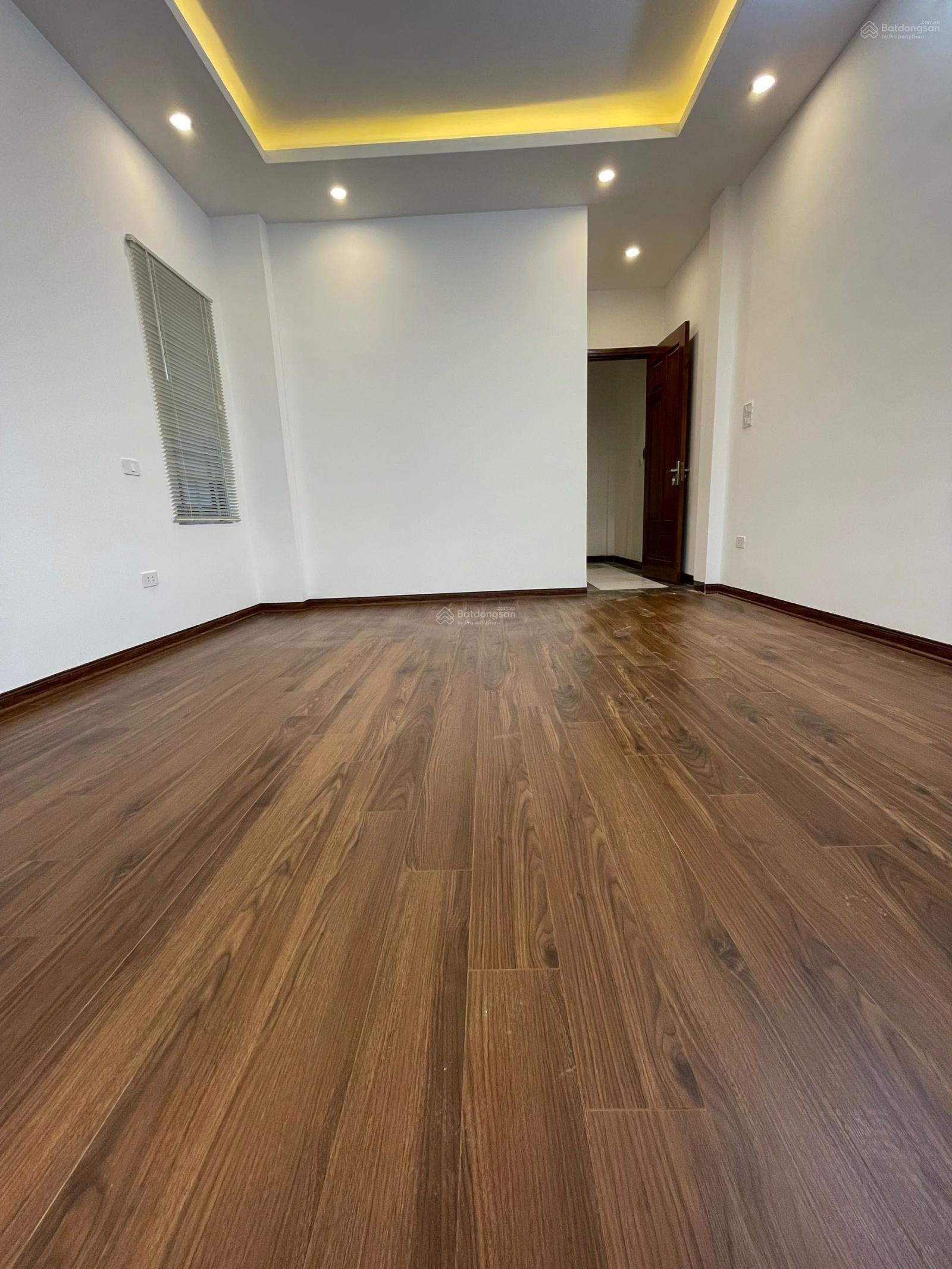 Cần bán gấp căn nhà mới 55m2 x 5 tầng, thang máy, gara ô tô tại đường Tân Mai, Q.Hoàng Mai