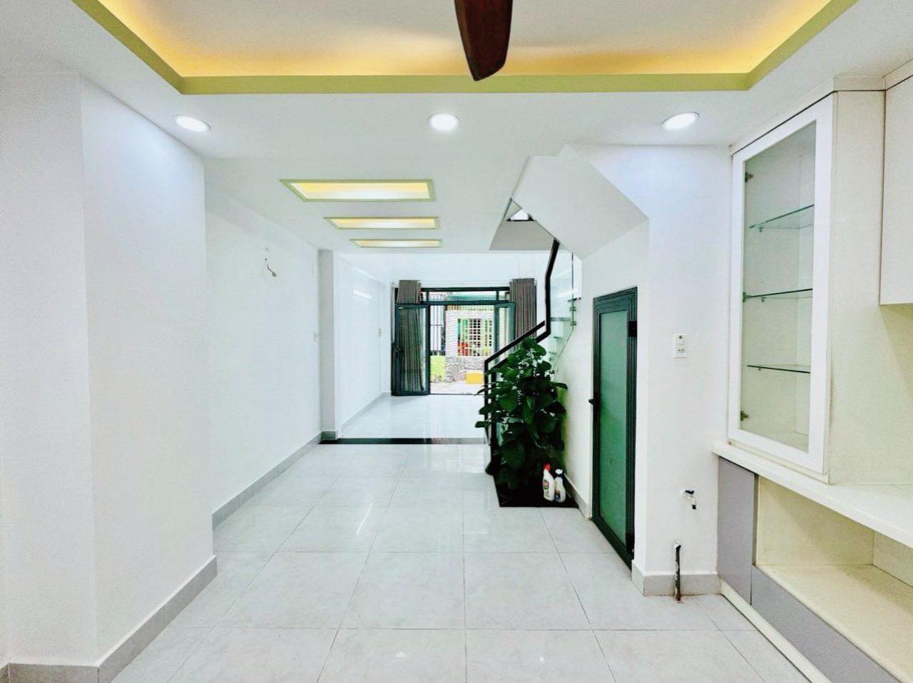 Nhà mới full nội thất 40m2-5tang hxh gần Thống Nhất giao Phạm Văn Chiêu - Giáp Q12 - 5 tỷ nhỉnh 0932030061