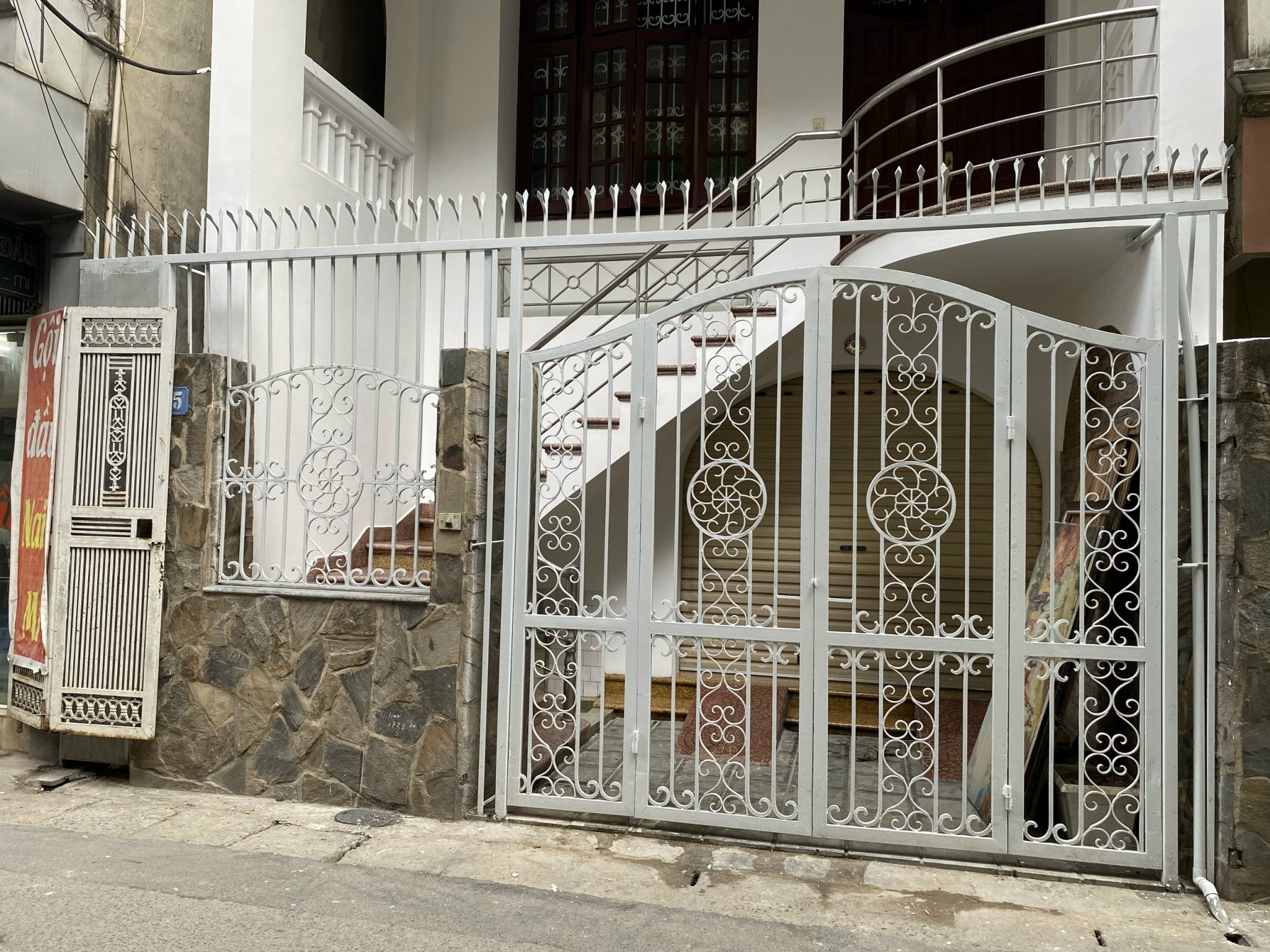 Chính chủ bán nhà riêng Lạc Long Quân ô tô vào tận nhà, giá chỉ 10 tỷ