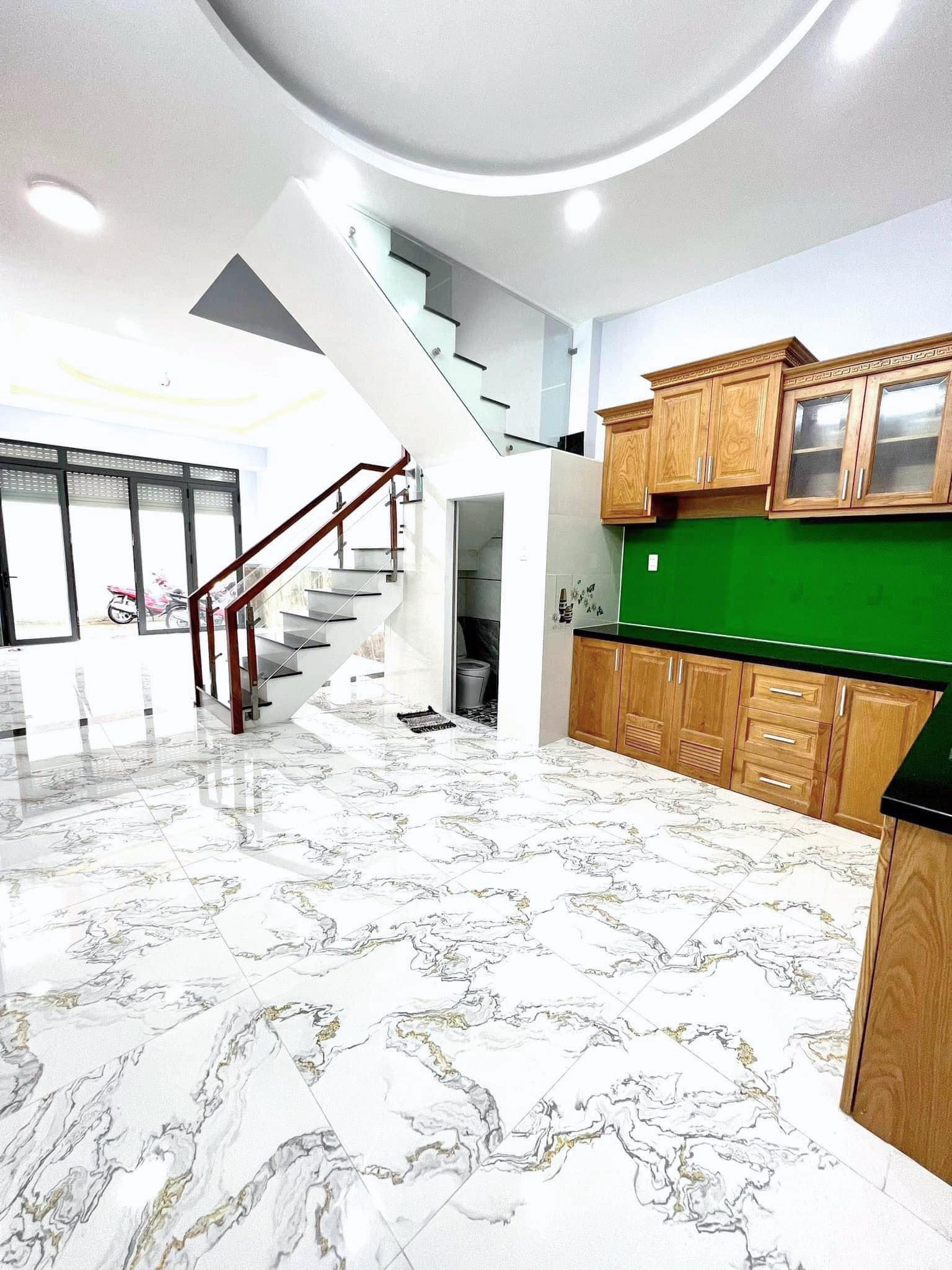 Bán nhà mới xây shr-hxh 46m2-4tang Hoàng Bật Đạt Tân Bình , 5 tỷ nhỉnh 0932030061