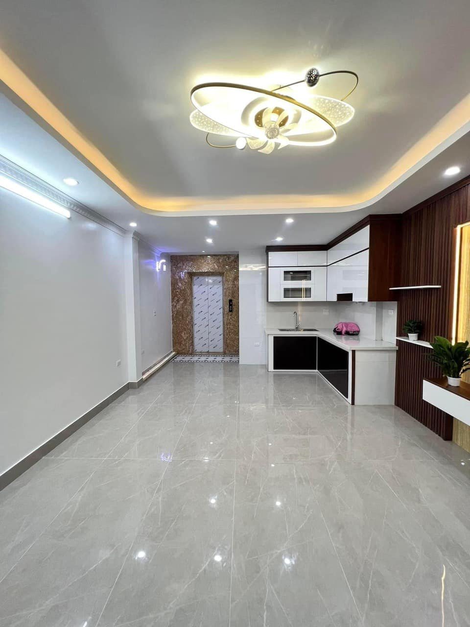 Bán nhà riêng ngõ 210 Hoàng Văn Thái 32m2, 7 Tầng, Phân Lô Quân Đội Giá Chỉ 7 Tỷ