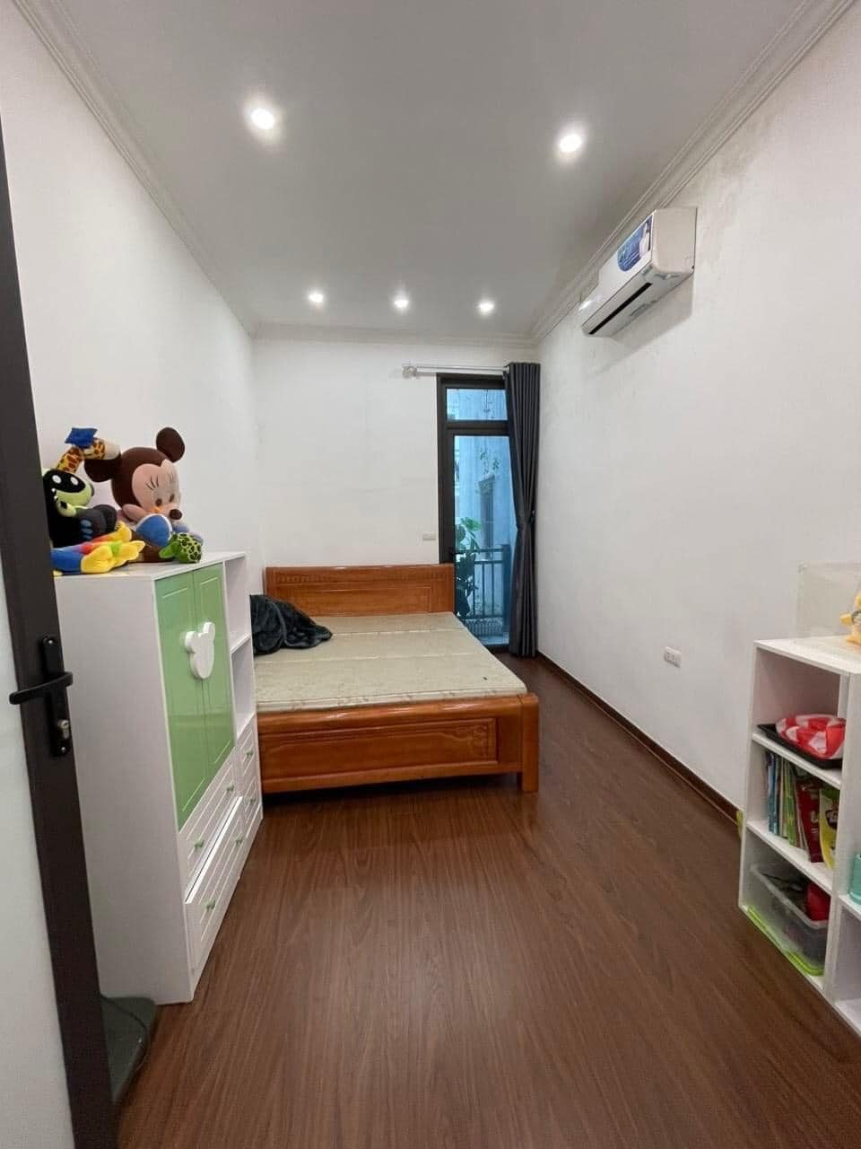 Bán nhà riêng ngõ 10 Tôn Thất Tùng, 45m2, 4 tầng, Ô Tô giá chỉ 6,5 Tỷ