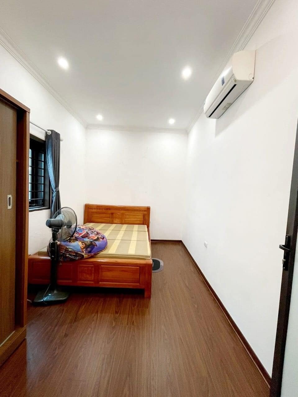 Bán nhà riêng ngõ 10 Tôn Thất Tùng, 45m2, 4 tầng, Ô Tô giá chỉ 6,5 Tỷ