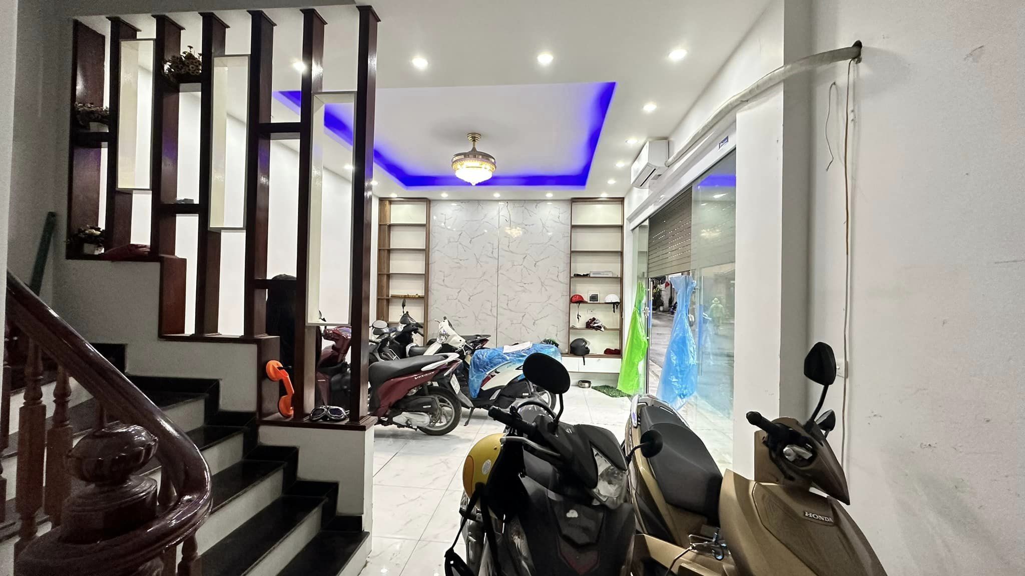 Bán nhà riêng ngõ 72 Tôn Thất Tùng, 40m2, 4T, Ô Tô Giá Chỉ 5,2 Tỷ