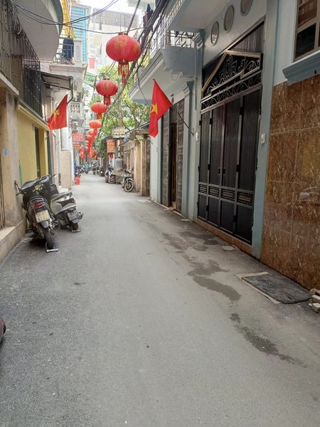 Bán nhà riêng ngõ 10 Tôn Thất Tùng 50m2, MT 4,5m Ô Tô Giá Chỉ 5,6 Tỷ
