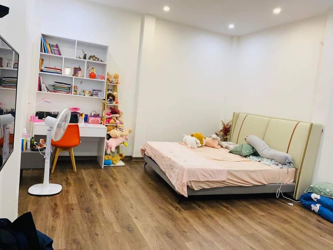 Bán nhà riêng ngõ 10 Tôn Thất Tùng 50m2, MT 4,5m Ô Tô Giá Chỉ 5,6 Tỷ