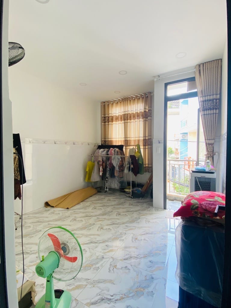 Bán nhà sát mặt tiền Lê Văn Thọ, Gò Vấp,4x10, nở hậu, 2 tầng, 2pn, NHỈNH 2 TỶ