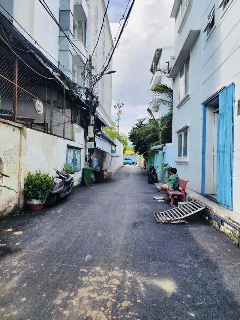 bán nhà phường 15, Gò Vấp, gần 40m2, Full nội thất, hẻm ÔTÔ, 4PN, chỉ NHỈNH 4 TỶ