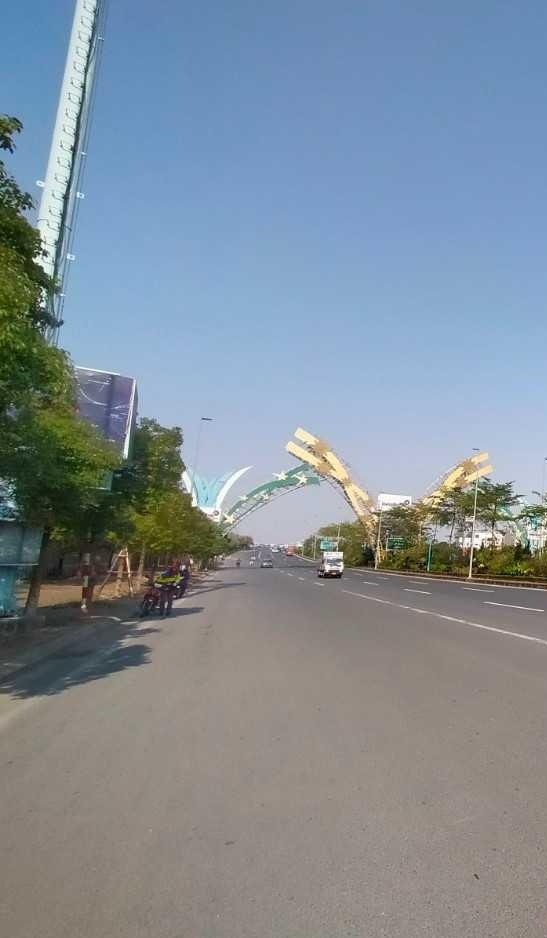 Cần bán nhà phố ởTây Hồ, Hà Nội gồm 8 tầng 1 hầm 90 tỷ