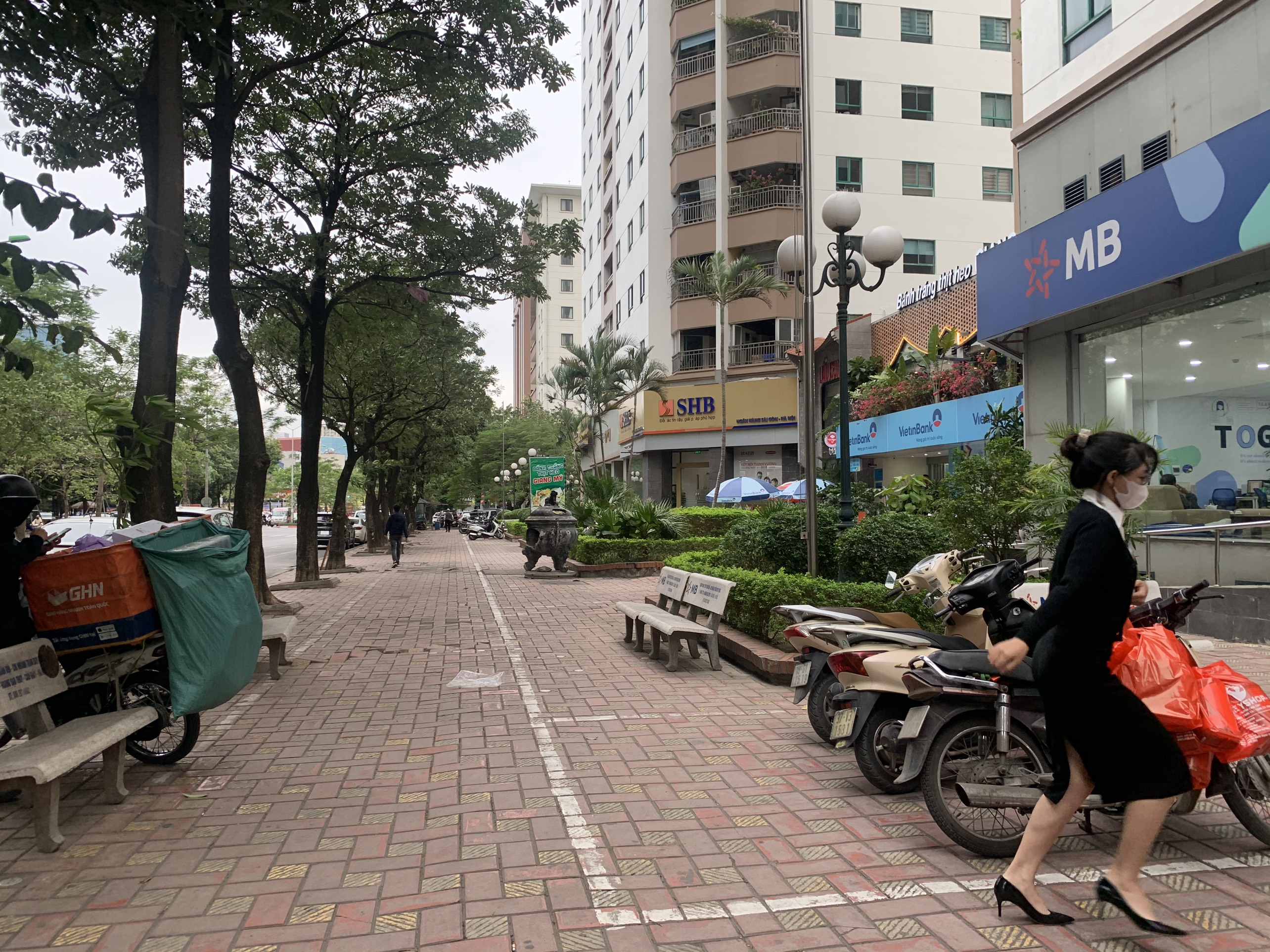 ĐỘC NHẤT!!! Bán shophouse chân đế 17T Hoàng Đạo Thúy đang cho thuê, sổ vĩnh viễn