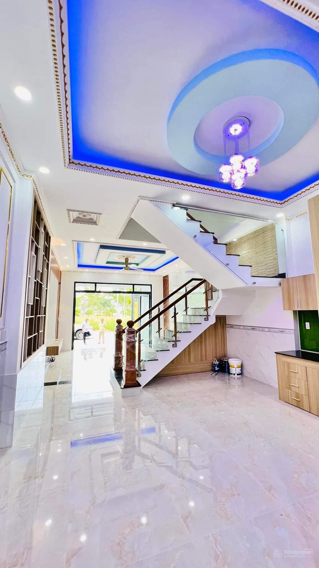 Nhà 1 trệt 2 lầu trung tâm thành phố mới- P.Hoà Phú, gần KCN Vsip II