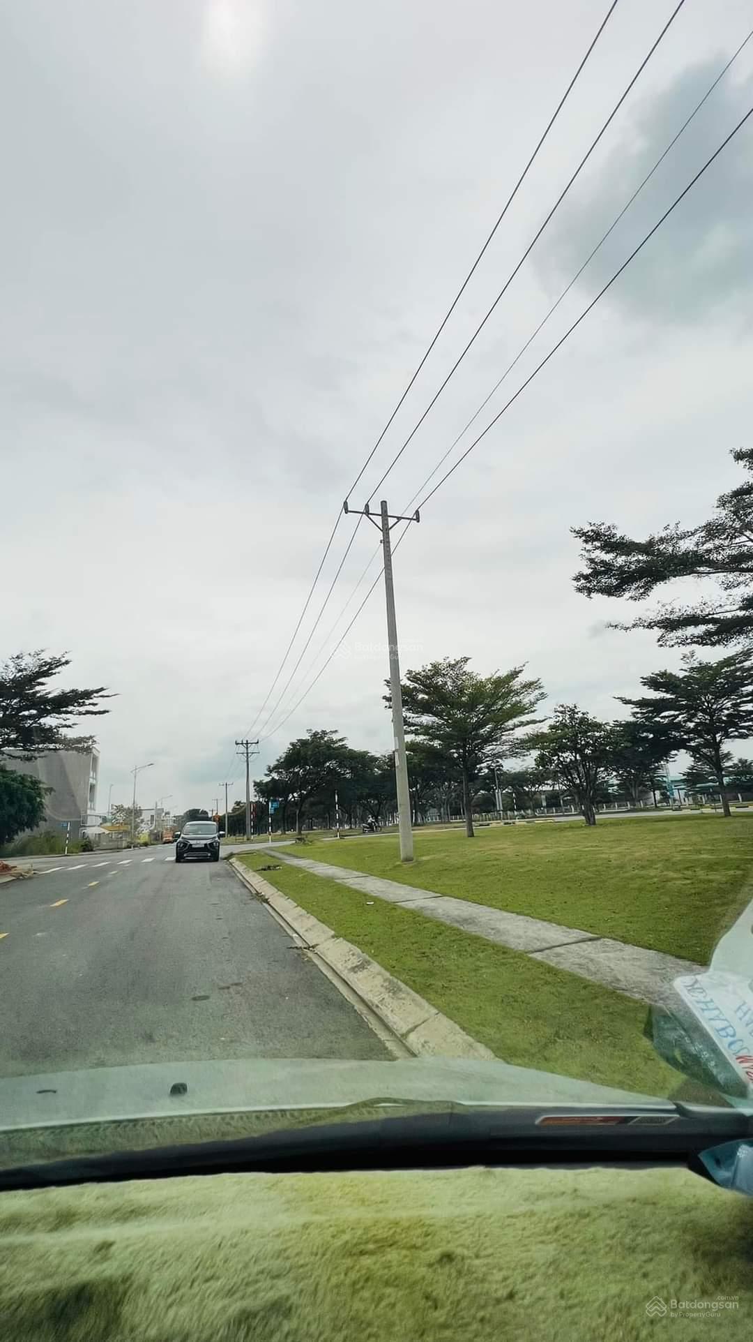 Nhà 1 trệt 2 lầu trung tâm thành phố mới- P.Hoà Phú, gần KCN Vsip II
