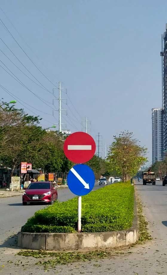 Cần bán nhà phố ởTây Hồ, Hà Nội gồm 8 tầng 1 hầm 90 tỷ