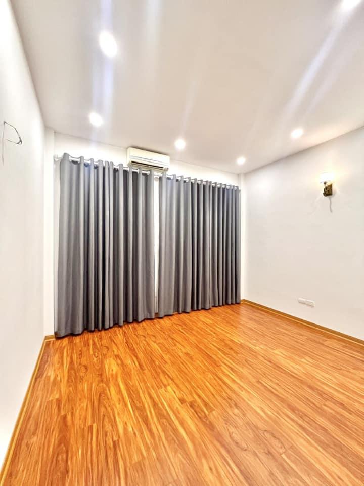 Bán Nhà Riêng Ngõ 237 Hoàng Văn Thái 41m2, Mặt Tiền 10m, Lô Góc, Phân Lô Giá Chỉ 5,5 Tỷ