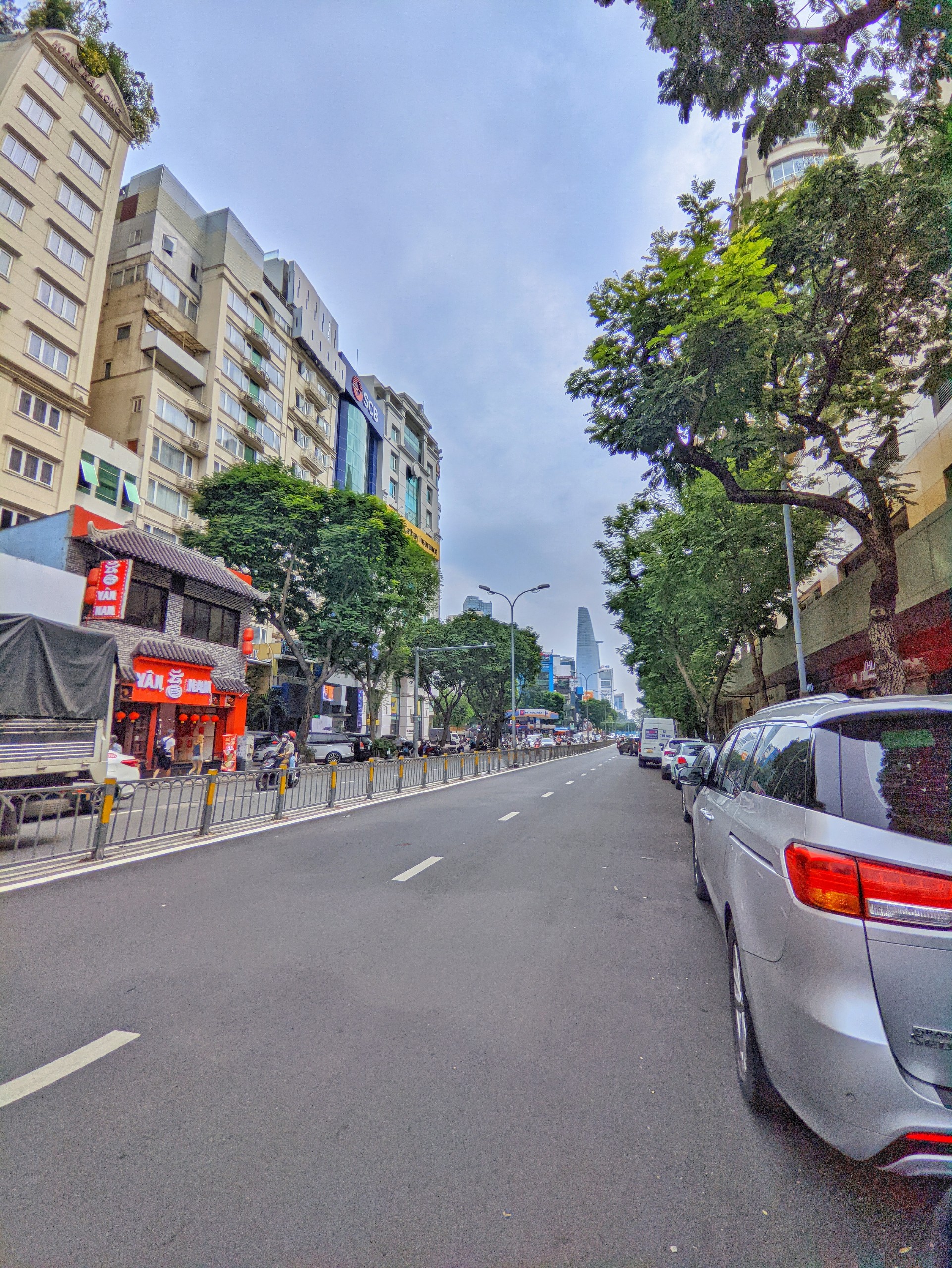 Cho thuê nhà ngang 8x20m, 5 tầng MT Ngã 6 Phù Đổng, Trung Tâm Thương Mại