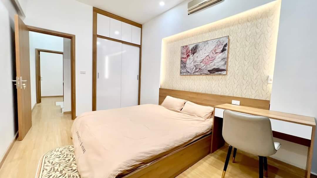 Bán nhà riêng ngõ 72 Tôn Thất Tùng, 40m2, 4 tầng, giá chỉ 5 Tỷ