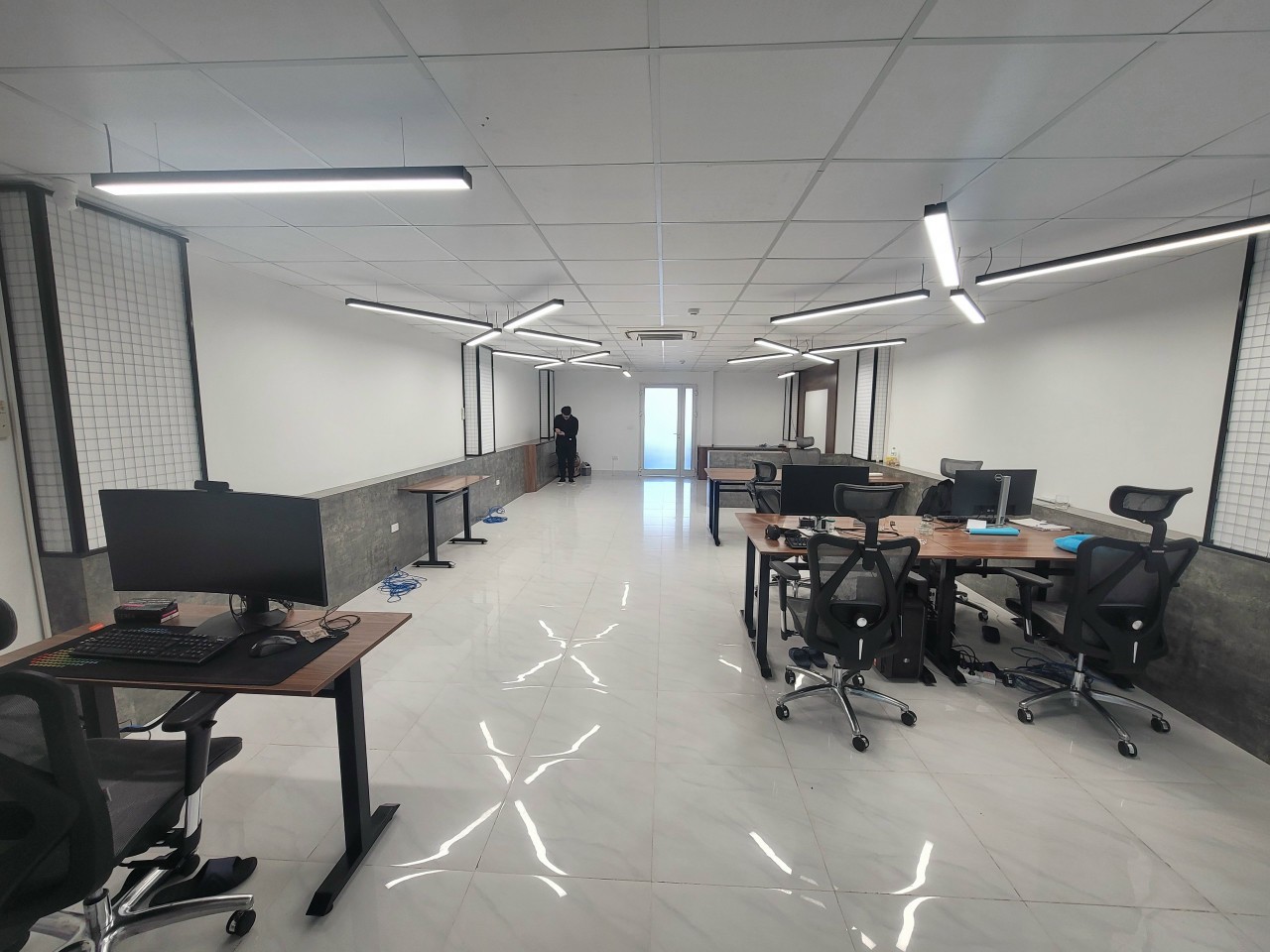 Cho thuê 150m2 văn phòng phố Lê Văn Lương giá 28tr LH 0375.892.563