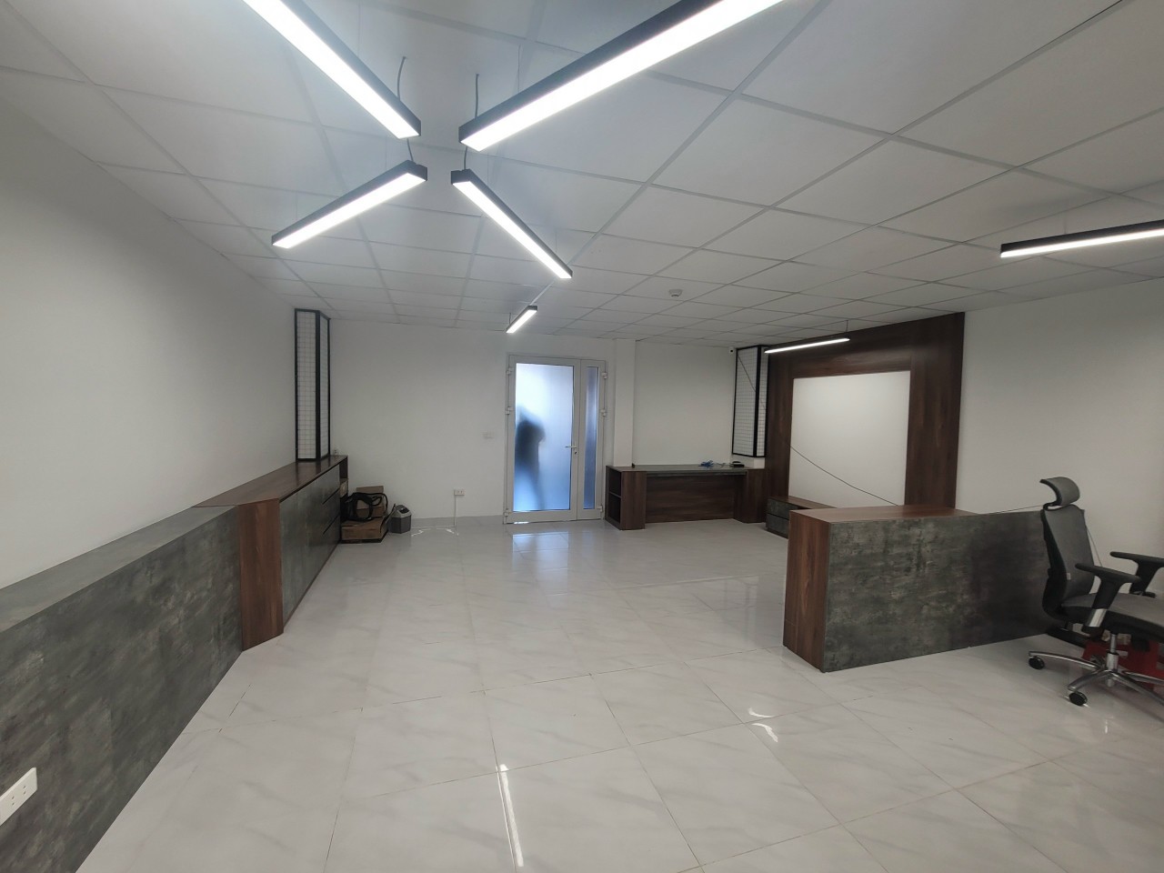 Cho thuê 150m2 văn phòng phố Lê Văn Lương giá 28tr LH 0375.892.563