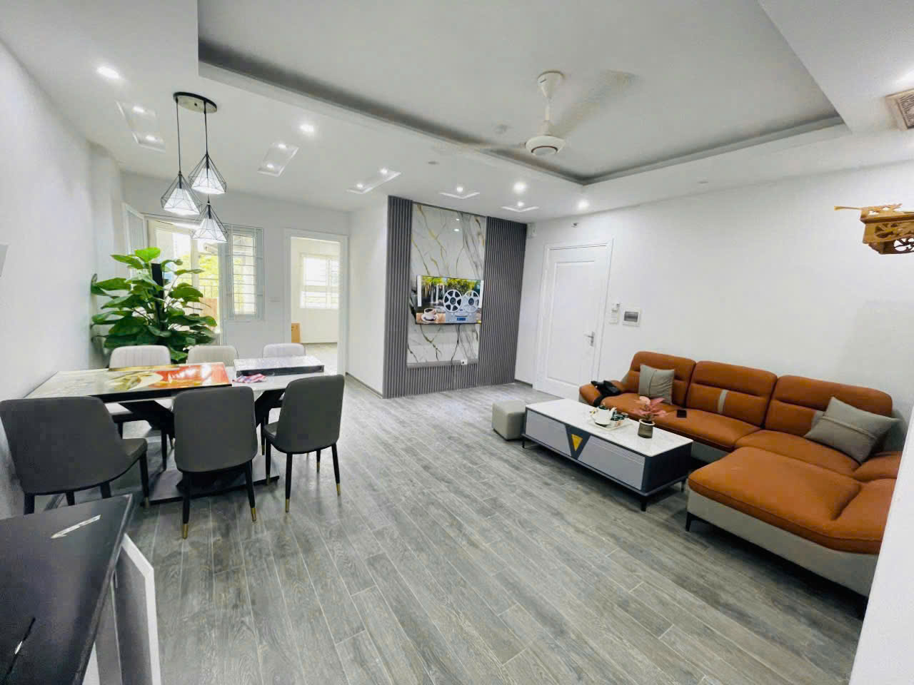 Bán căn hộ 70m², giá 2 tỷ 3xxtr, chung cư Thanh Hà  full nội thất