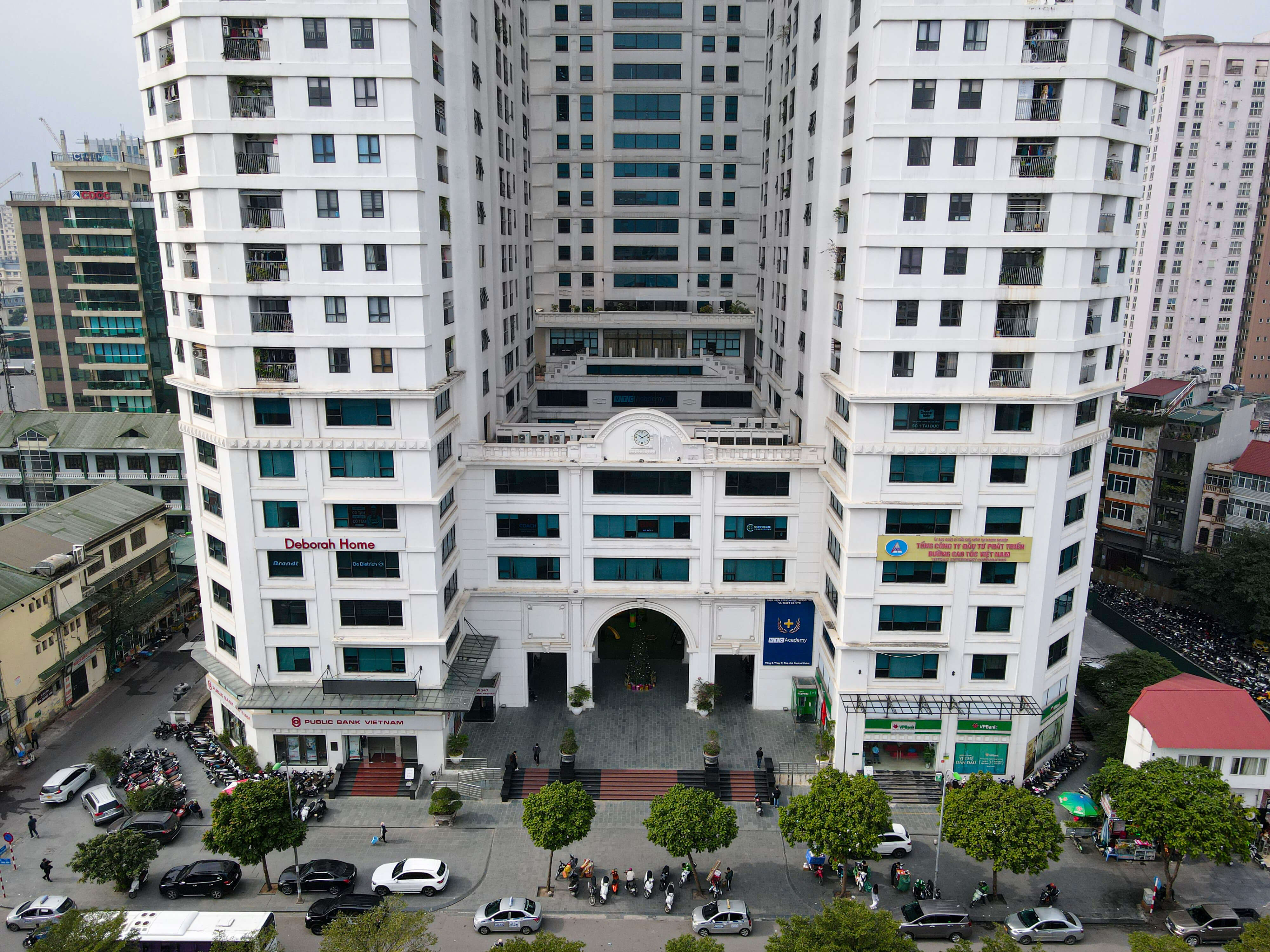 Central Field Trung Kính